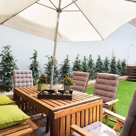 My Space Emirates - Modern Duplex With Private Garden And Swimming Pool Barcelona