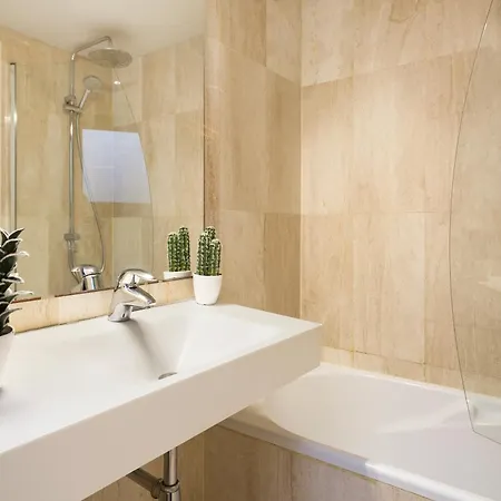 Apartment My Space Emirates - Modern Duplex With Private Garden And Swimming Pool Barcelona