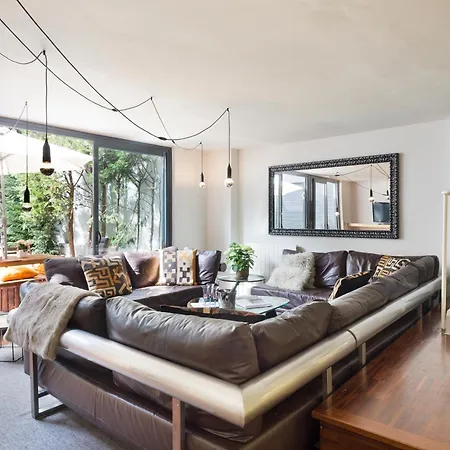 My Space Emirates - Modern Duplex With Private Garden And Swimming Pool Barcelona
